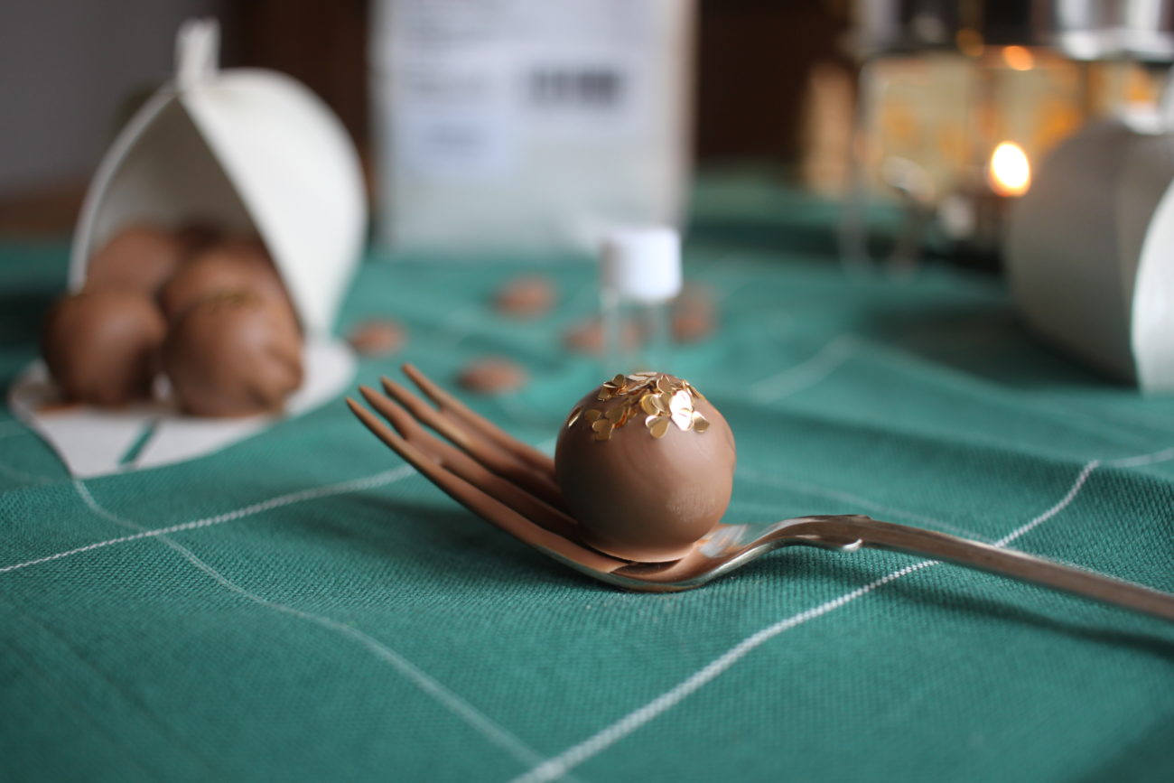 Nougat-Marzipan Pralinen mit Blattgold