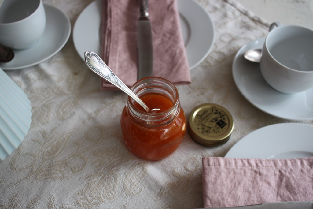 Aprikosen-Kirsch Fruchtaufstrich oder doch Marmelade? – Herzstück