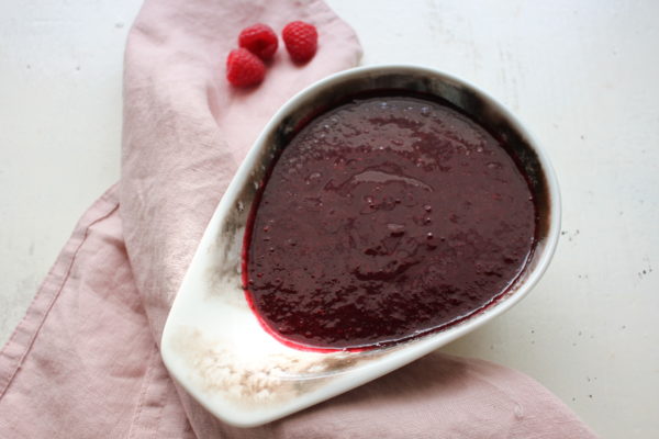 Selbstgemachte Fruchtsoße zum Dessert – Herzstück Selbstgemachte Fruchtsoße zum Dessert – Herzstück