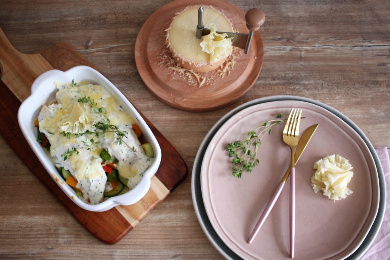 Zanderfilet im Gemüsebett und überbackenen Tête de Moine AOP – Herzstück